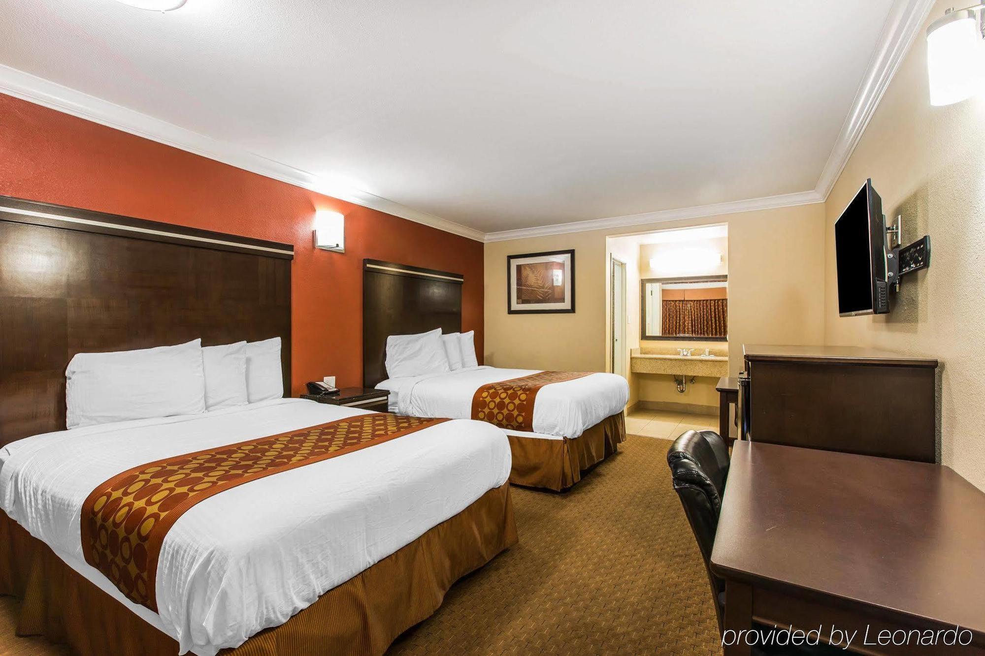 Rodeway Inn & Suites Corona Dış mekan fotoğraf